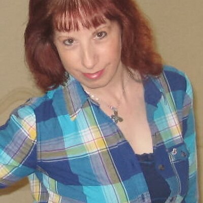 Profile Picture of Robin Schuster (@StarbucksChic26) on Twitter