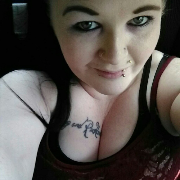 Profile Picture of Amber Allen (@icexqueenx3) on Poshmark