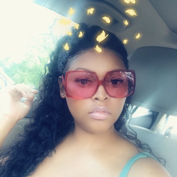 Profile Picture of Nateasha Williams (@nateasha_w) on Poshmark