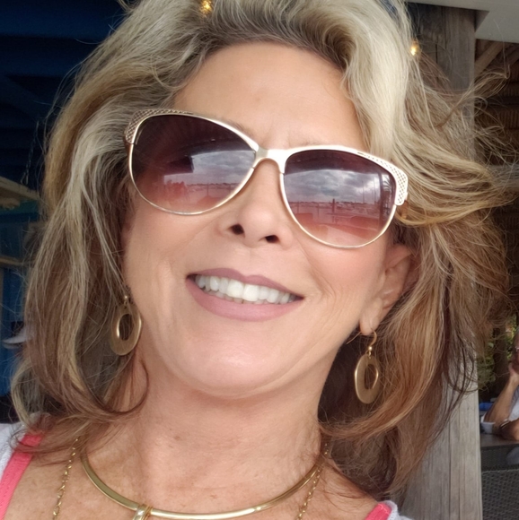 Profile Picture of Marilyn Melody (@marilynmelody) on Poshmark