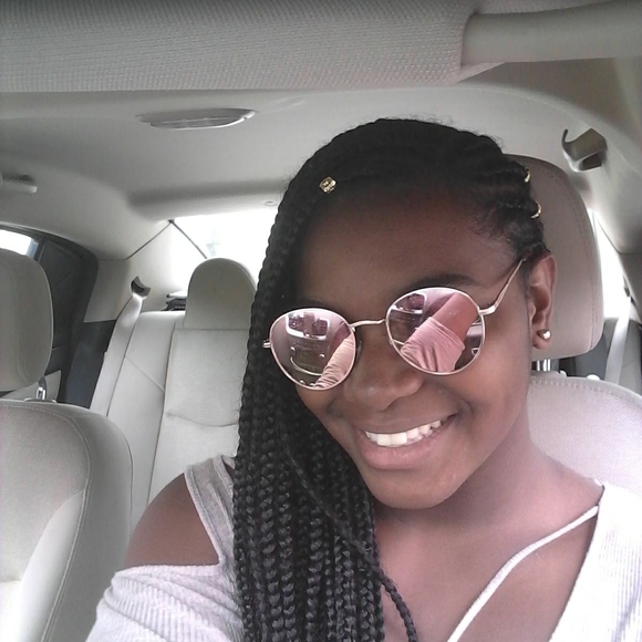 Profile Picture of Janelle Swaggerty (@jktswagg) on Poshmark