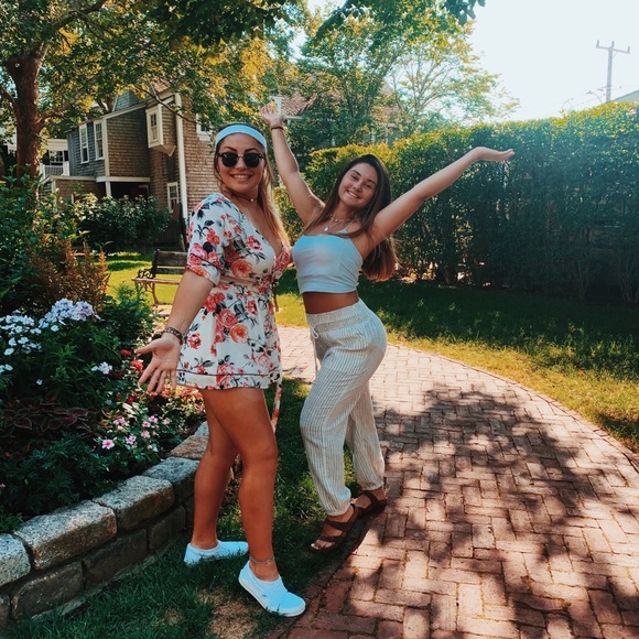 Profile Picture of Brooke Bonfiglioli (@b_bonfiglioli) on Poshmark