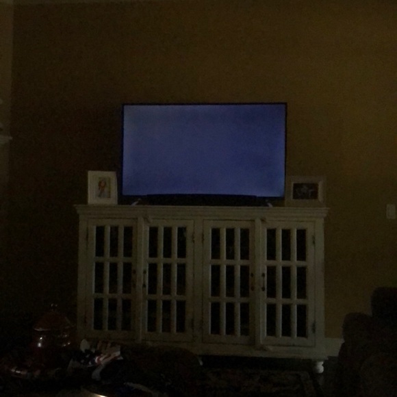 Profile Picture of Joey Hughes (@joeyvhug) on Poshmark