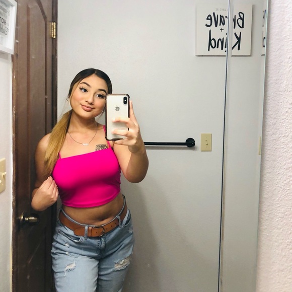 Profile Picture of Angelyssa Favella (@angelyssafavell) on Poshmark