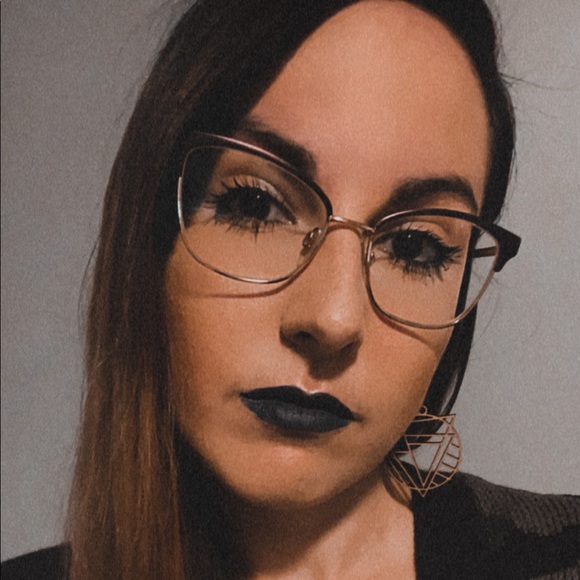 Profile Picture of Carlene Derkovitz (@carwienerrrr) on Poshmark