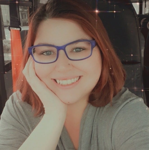 Profile Picture of Bobbie Moore (@bobbiestorie) on Poshmark