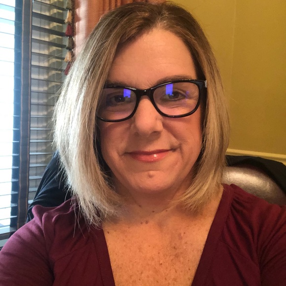 Profile Picture of Paula Frye (@paula_frye) on Poshmark
