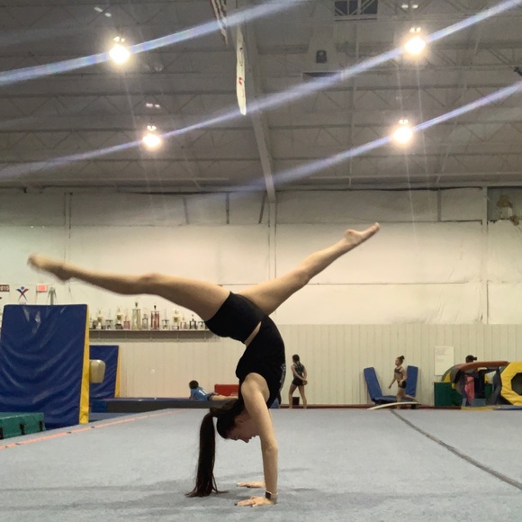 Profile Picture of Cara Lahiff (@caralahiff) on Poshmark