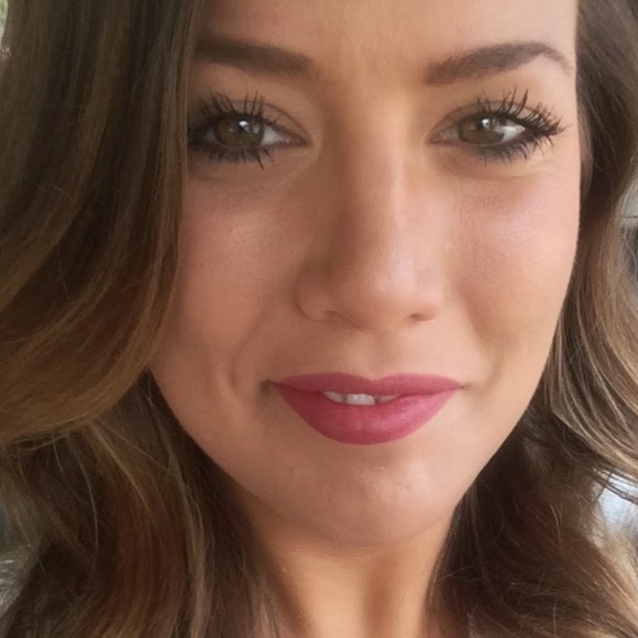 Profile Picture of Alicia Hehir (@aahehir) on Poshmark