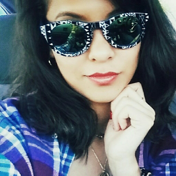 Profile Picture of Nohely Cabrera (@valeriacab29) on Poshmark