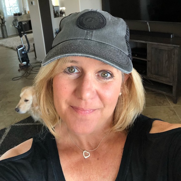 Profile Picture of Jill Druppel (@jillsuzanned) on Poshmark