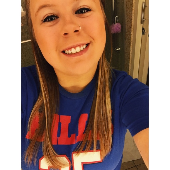 Profile Picture of Carly Sitarski (@carlysitarski) on Poshmark