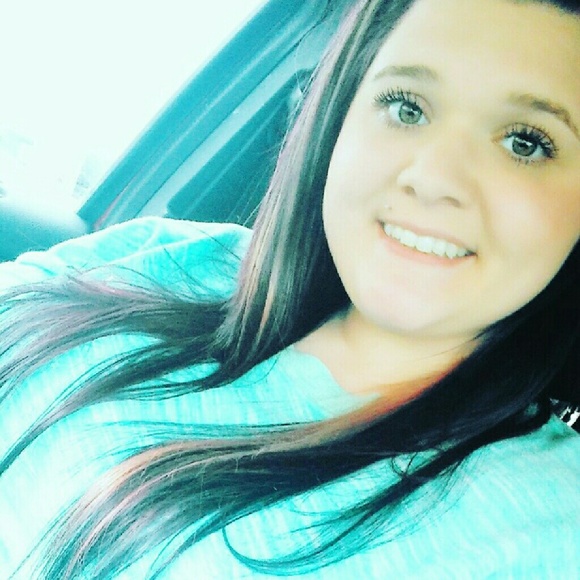 Profile Picture of Hailey Moody (@haileynmoody) on Poshmark