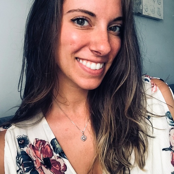 Profile Picture of Olivia Fatica (@oliviafatica) on Poshmark