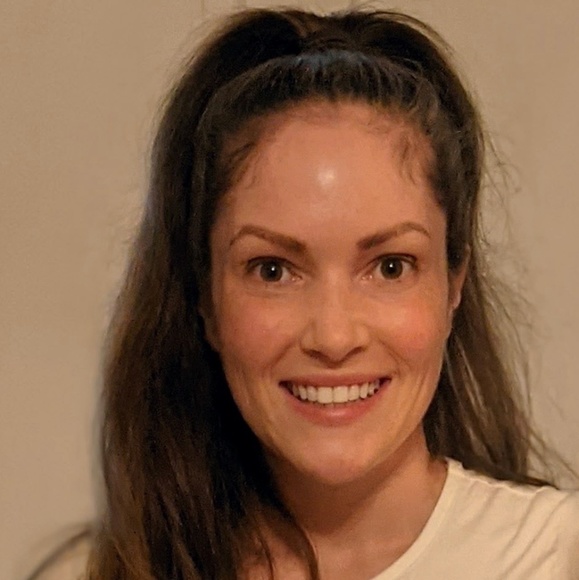 Profile Picture of Carrie Mccaghren (@carrieann431) on Poshmark