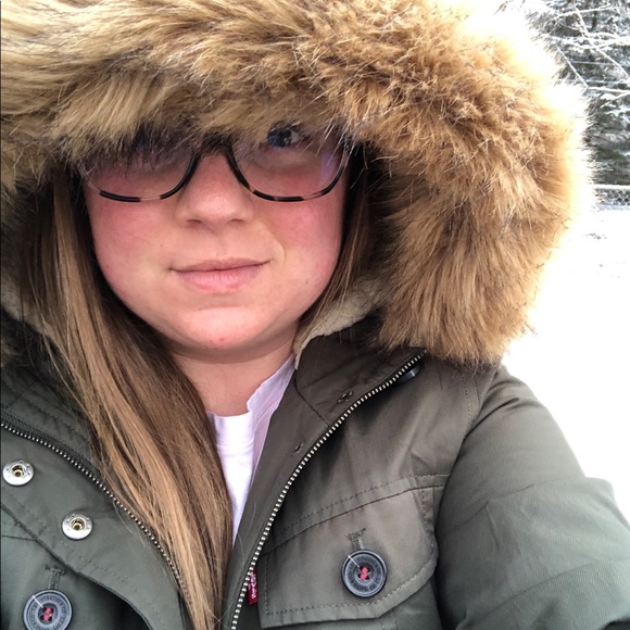 Alexis Cullen - Poshmark Profile Picture of Alexis Cullen (@alexis_cullen) on Poshmark