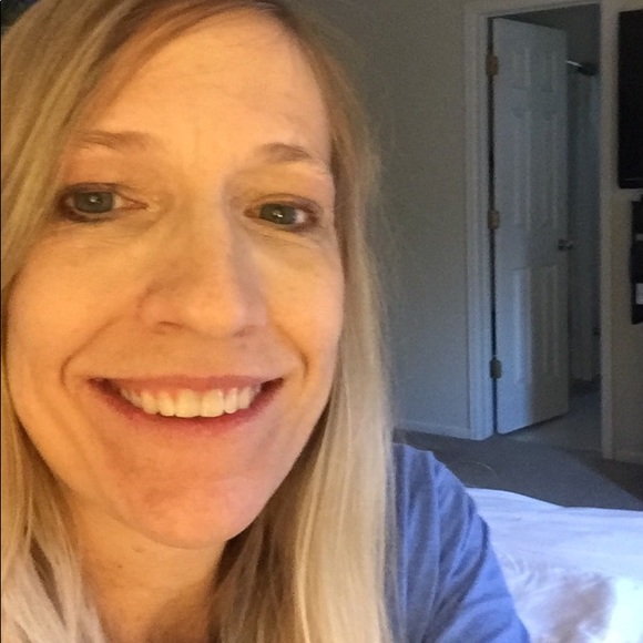 Profile Picture of Gina Tajchman (@gintaj) on Poshmark