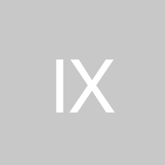 Profile Picture of Iris Xu (@irisxu99) on Poshmark