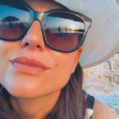 Profile Picture of Ani B. (@HermanasBolena) on Twitter