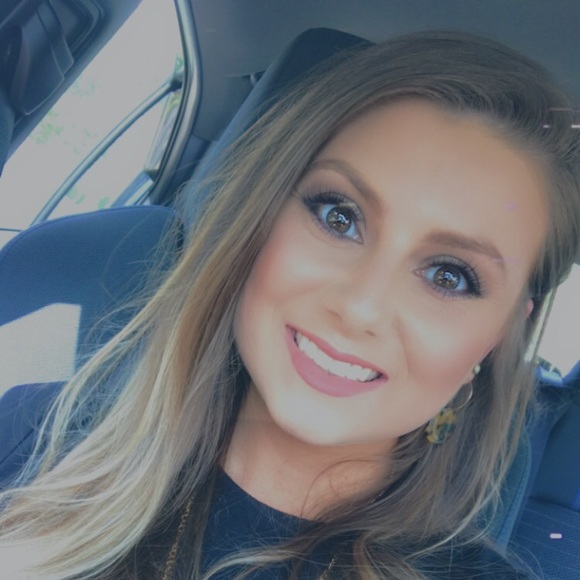 Profile Picture of Hailey Edmiston (@hailey_edmiston) on Poshmark
