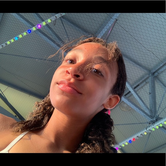 Profile Picture of Adriana Sargeant (@adriana_stef) on Poshmark