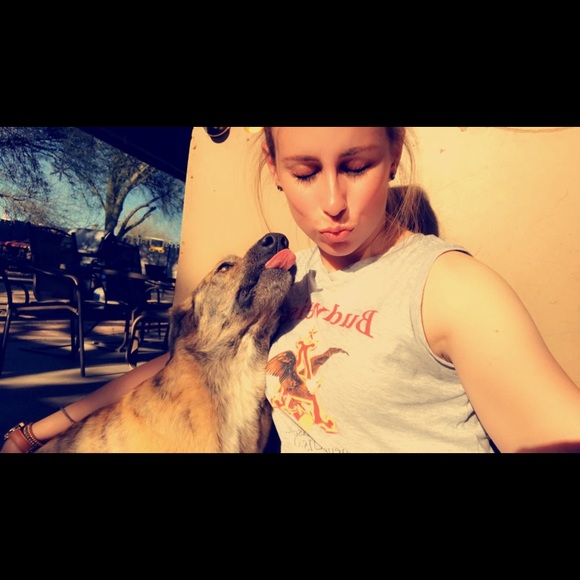 Profile Picture of Sammy Hendricks (@sammy_hendricks) on Poshmark