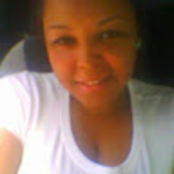 Profile Picture of Kenyetta Thomas (@juicypinki26) on Poshmark