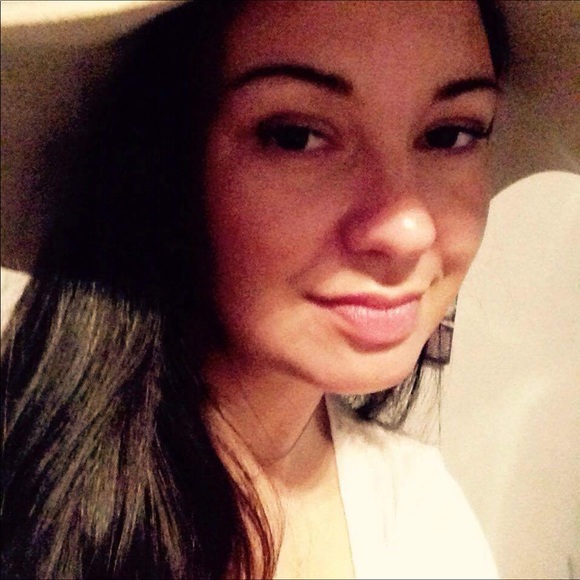 Profile Picture of Kris gilman Loughlin (@bebatron) on Poshmark