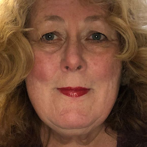 Debra Candelora - Poshmark Profile Picture of Debra Candelora (@debracandelora) on Poshmark