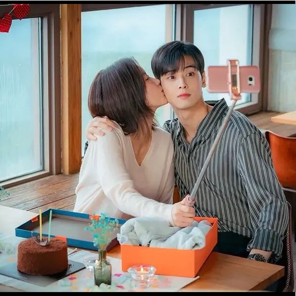 Profile Picture of Sky Lee (@ulkiora) on Poshmark