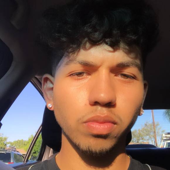 Profile Picture of Efrin Novelo (@yuhboyefrin) on Poshmark