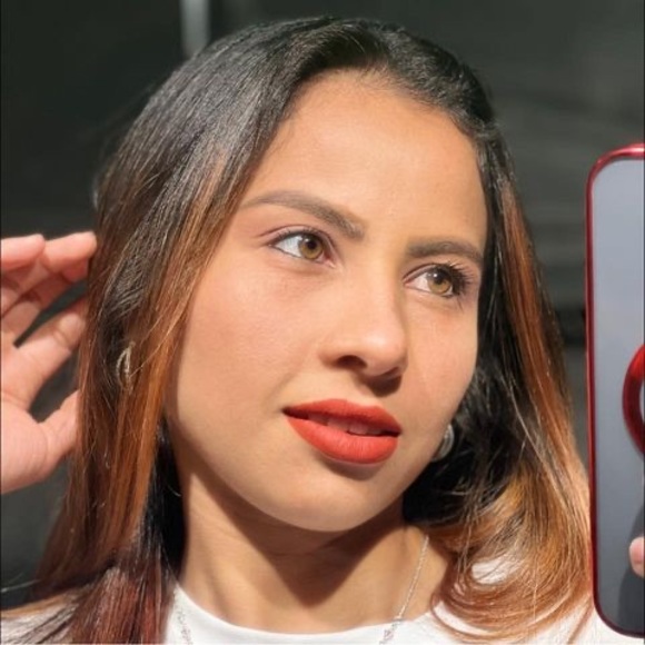 Profile Picture of Daniela Luna (@danielaluna843) on Poshmark