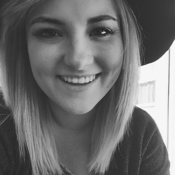 Profile Picture of Samantha Maccarthy (@smaccarthy) on Poshmark