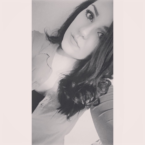 Aspen Balbach - Poshmark Profile Picture of Aspen Balbach (@aspenpaige2013) on Poshmark