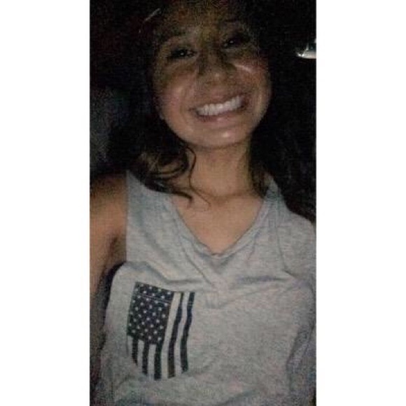 Profile Picture of Iris Carbajal (@isabrinaa) on Poshmark