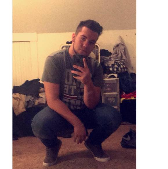 Profile Picture of Chris Gulley (@beaniebabyg) on Poshmark