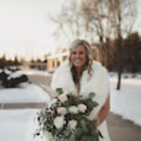 Profile Picture of Kylea Breier (@kylea_breier) on Poshmark