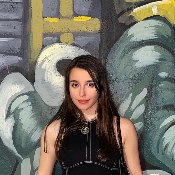 Profile Picture of Maria Konstas (@mariakonstas17) on Poshmark