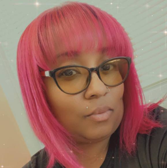 Profile Picture of Erika Barfield (@erikaorr53) on Poshmark