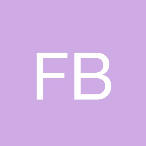 Profile Picture of Farah Bellahsene (@fyarias) on Poshmark