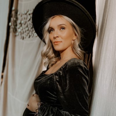 Profile Picture of Erika  🌸 (@EmamaLibra) on Twitter