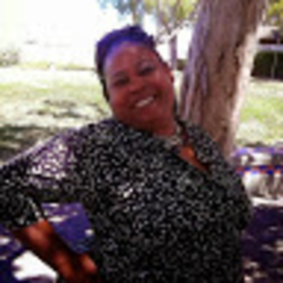 Profile Picture of Yolanda Toliver (@londa4673) on Poshmark