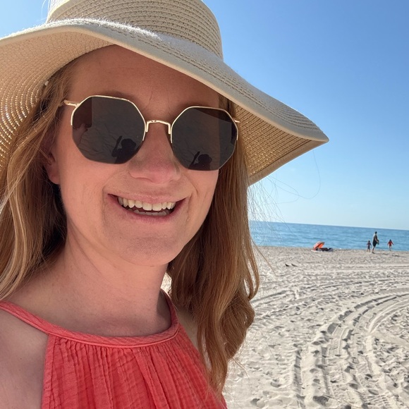 Profile Picture of Holly Obrian (@holly_obrian) on Poshmark