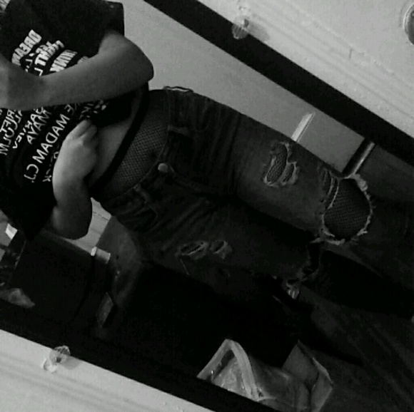 Profile Picture of Shayna Gonzalez (@mosokat43) on Poshmark