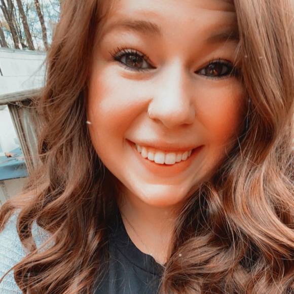 Profile Picture of Ashleigh Weaver (@lilweavie) on Poshmark