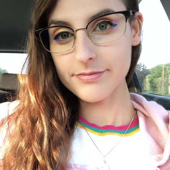 Profile Picture of Tori Garbutt (@rorigarb) on Poshmark