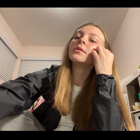 Profile Picture of Paige Ormondroyd (@paige_orm) on Poshmark