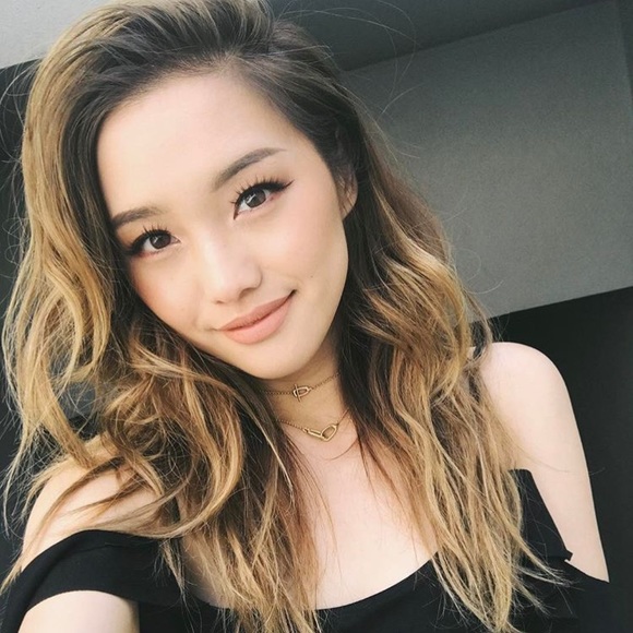 Profile Picture of Anna Claflin (@flowerchild9870) on Poshmark
