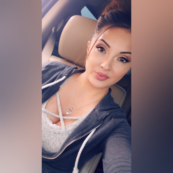 Profile Picture of Brittany Manzanares (@brittnymari3) on Poshmark