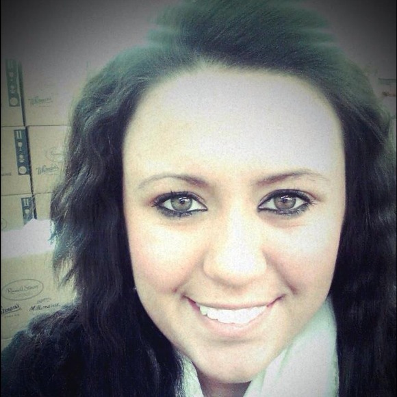 Profile Picture of Jessica Bass (@jessie_poo22) on Poshmark